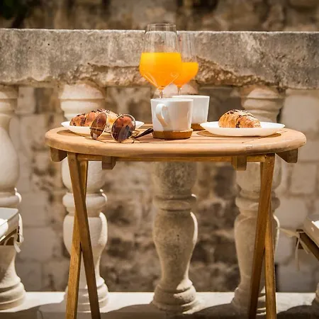 Scalini Palace krevet i doručak 4*